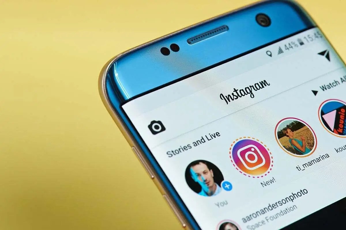 قابلیت استوری در Instagram، فرصت خوبی برای به اشتراک گذاشتن کوتاه مدت محتواست.
